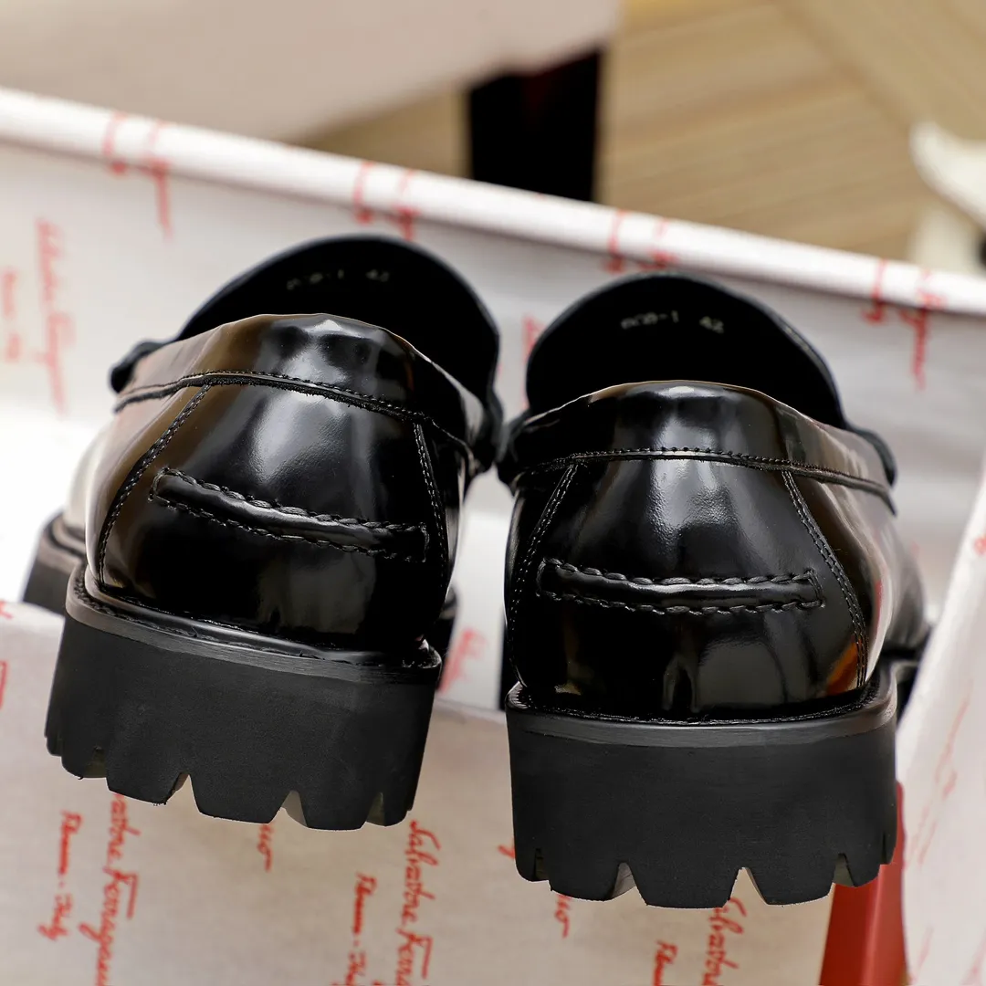 Factory price 440 🔥Ferragamo's new men's casual slip-on shoes🇨🇳Official website original 1:1 mold opening, original quality💯Fine workmanship, high-end luxury☘The upper is made of imported Italian first-layer cowhide🌴🐂Leather lining🍓Rubber wear-resistant and non-slip outsole, breathable and comfortable to wear🍍The first choice for high-taste men🍉2 colors available! Code number 39-44 (38.45. Can be customized)